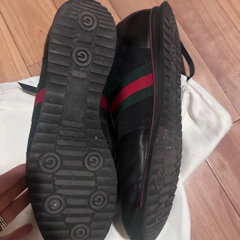 Gucci Men's Black and Red Sneakers - Picture 9 of 10